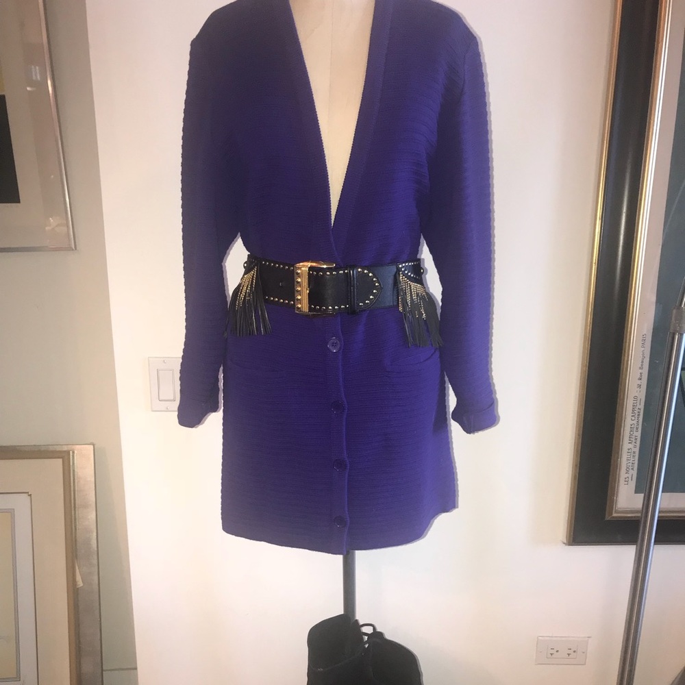 ✨AUTHENTIC & RARE VALENTINO BUTTON DEEP V SWEATER✨EUC